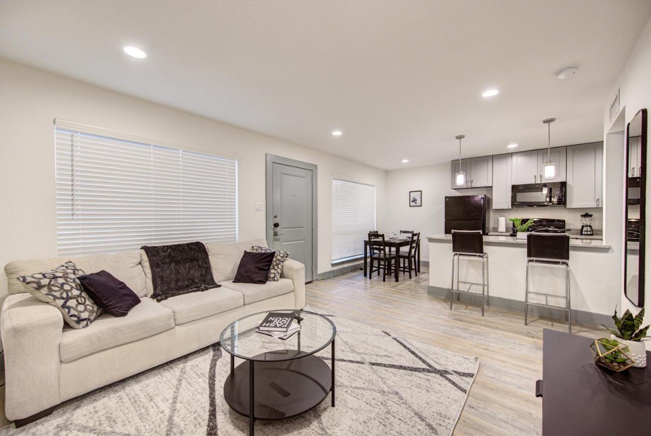 Trendy Midtown Apt, Walk To Shops & Sites, Pets Ok Хьюстон Экстерьер фото