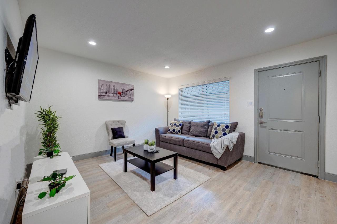 Trendy Midtown Apt, Walk To Shops & Sites, Pets Ok Хьюстон Экстерьер фото